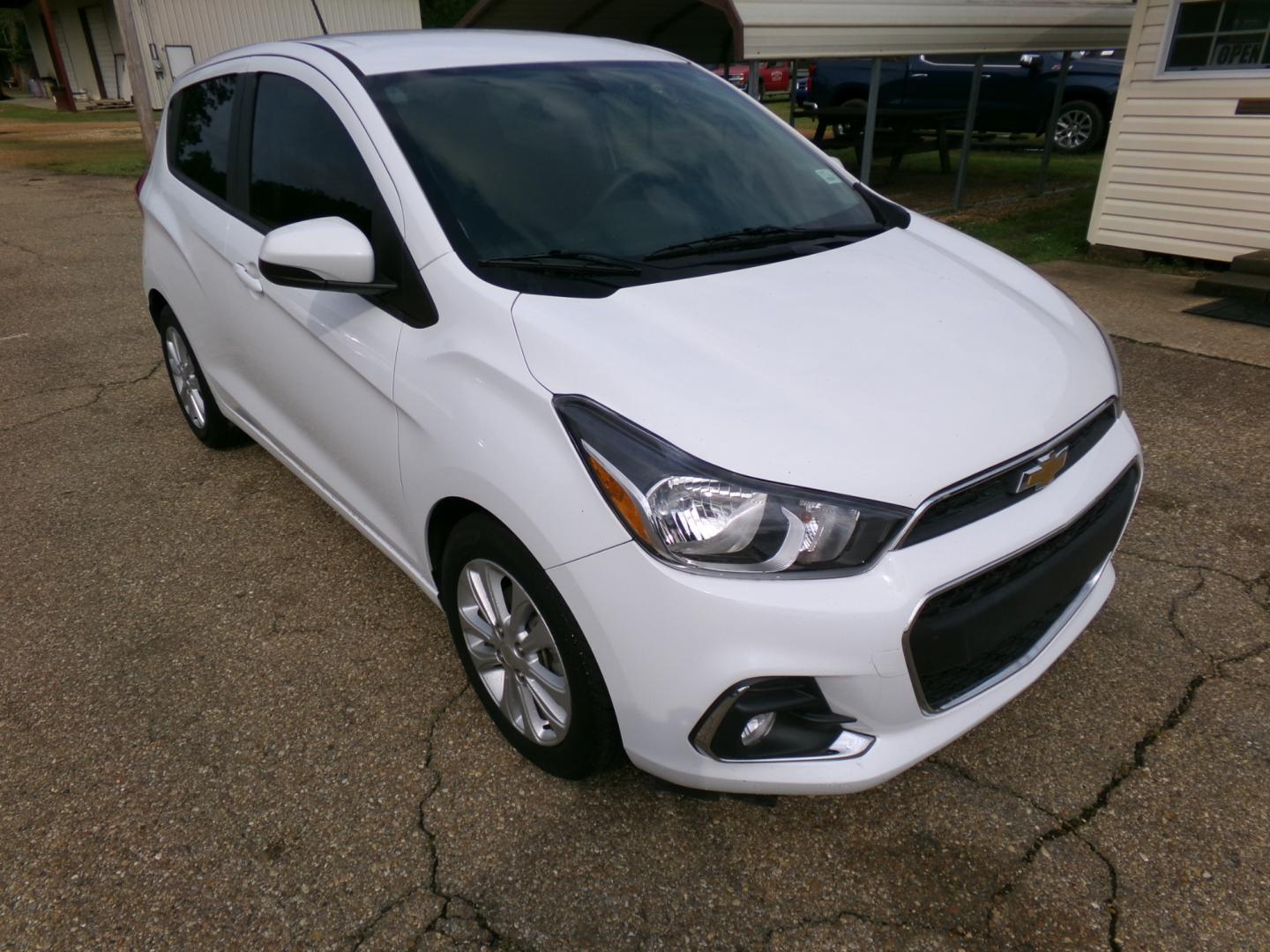 2017 White /Gray Chevrolet Spark 1LT CVT (KL8CD6SA5HC) with an 1.4L L4 16V DOHC engine, CVT transmission, located at 401 First NE, Bearden, AR, 71720, (870) 687-3414, 33.726528, -92.611519 - Photo#20